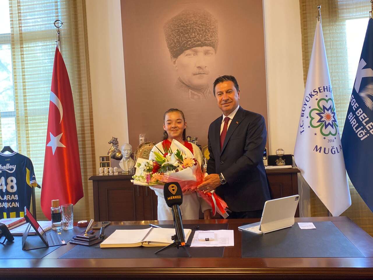 23 Nisan’da Koltuk Minik Azra’nın Oldu 1